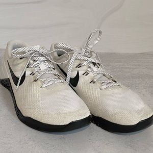 Nike Women's Metcons EUC
